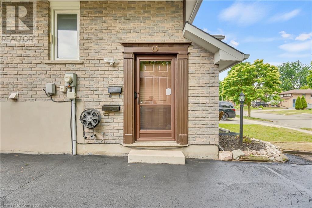 445 Drummerhill Crescent, Waterloo, Ontario  N2T 1G3 - Photo 4 - 40743090