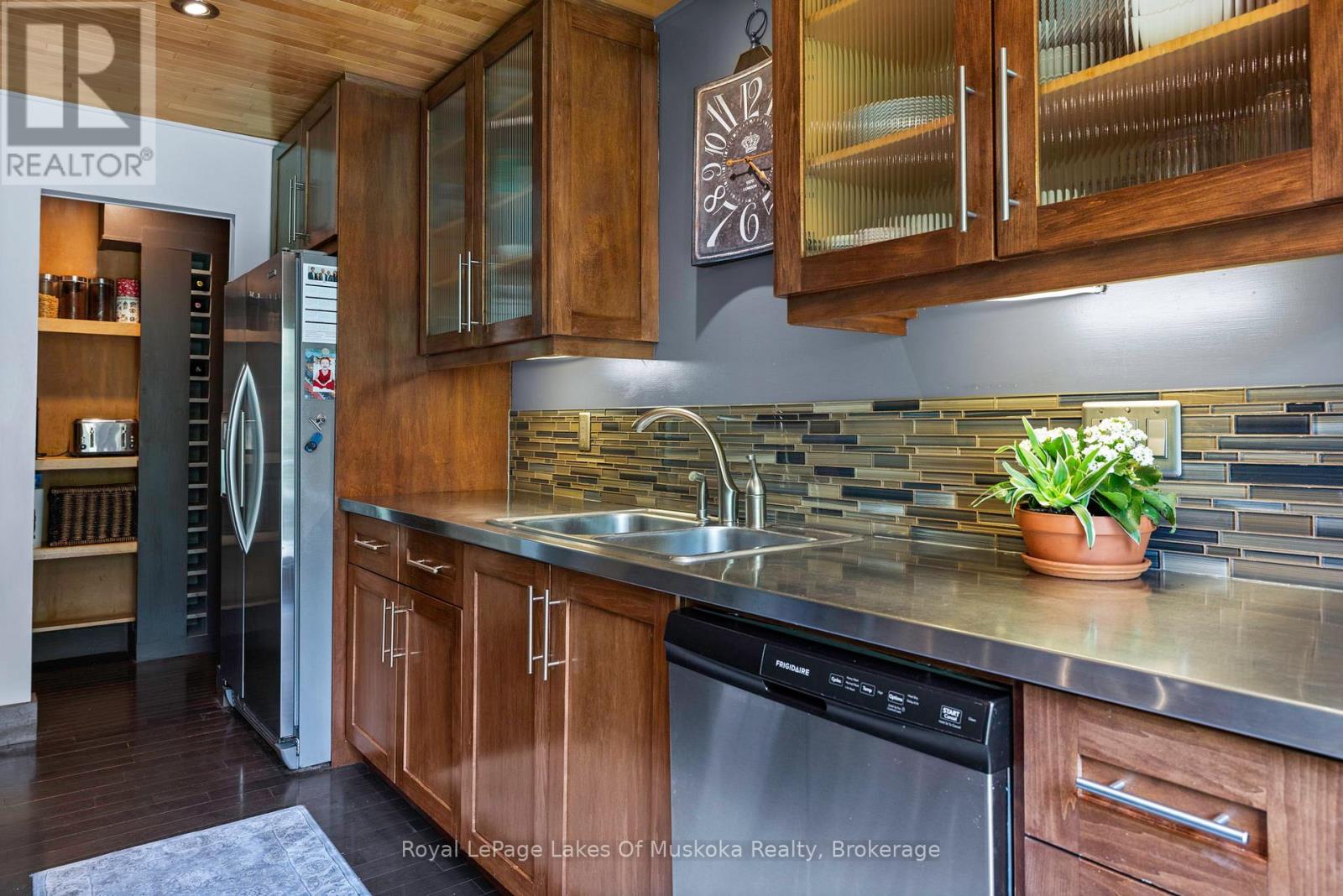 31 Curling Road, Bracebridge, Ontario  P1L 1M6 - Photo 19 - X12232508