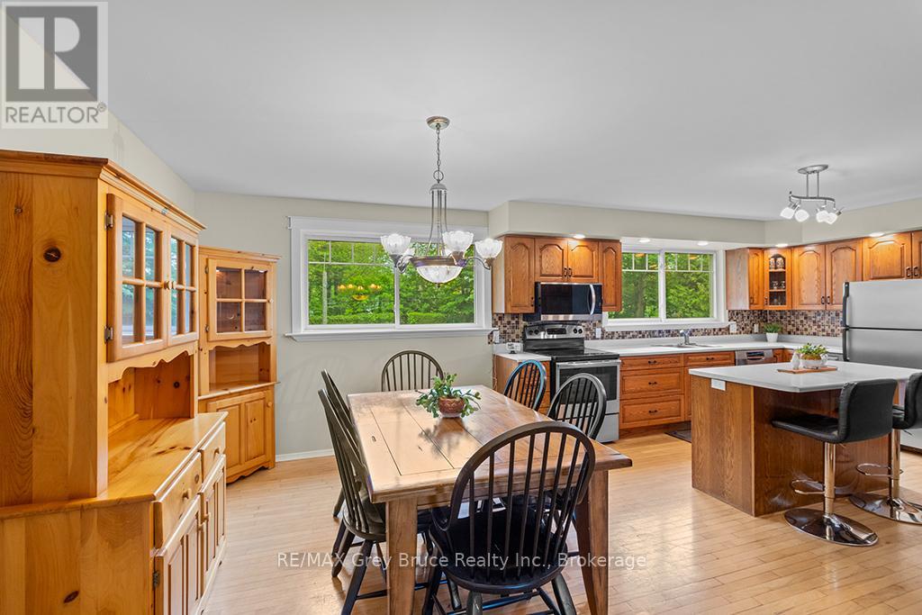 79 Farrar Street, Meaford, Ontario  N4L 1E6 - Photo 11 - X12232652