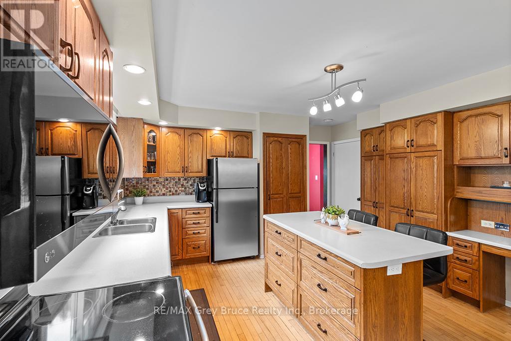 79 Farrar Street, Meaford, Ontario  N4L 1E6 - Photo 18 - X12232652