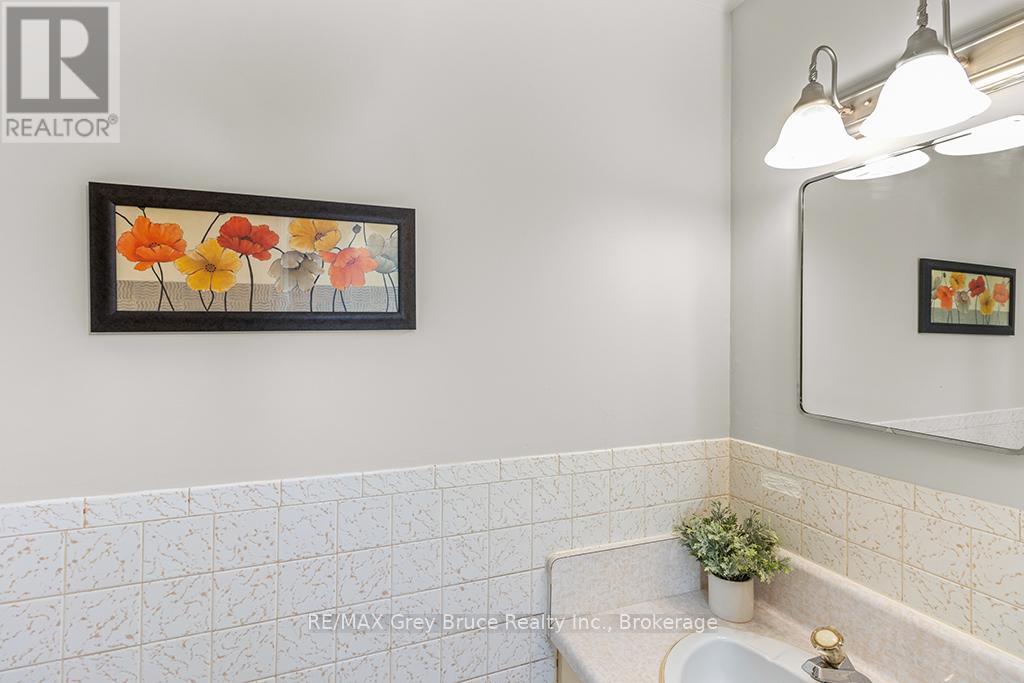 79 Farrar Street, Meaford, Ontario  N4L 1E6 - Photo 7 - X12232652