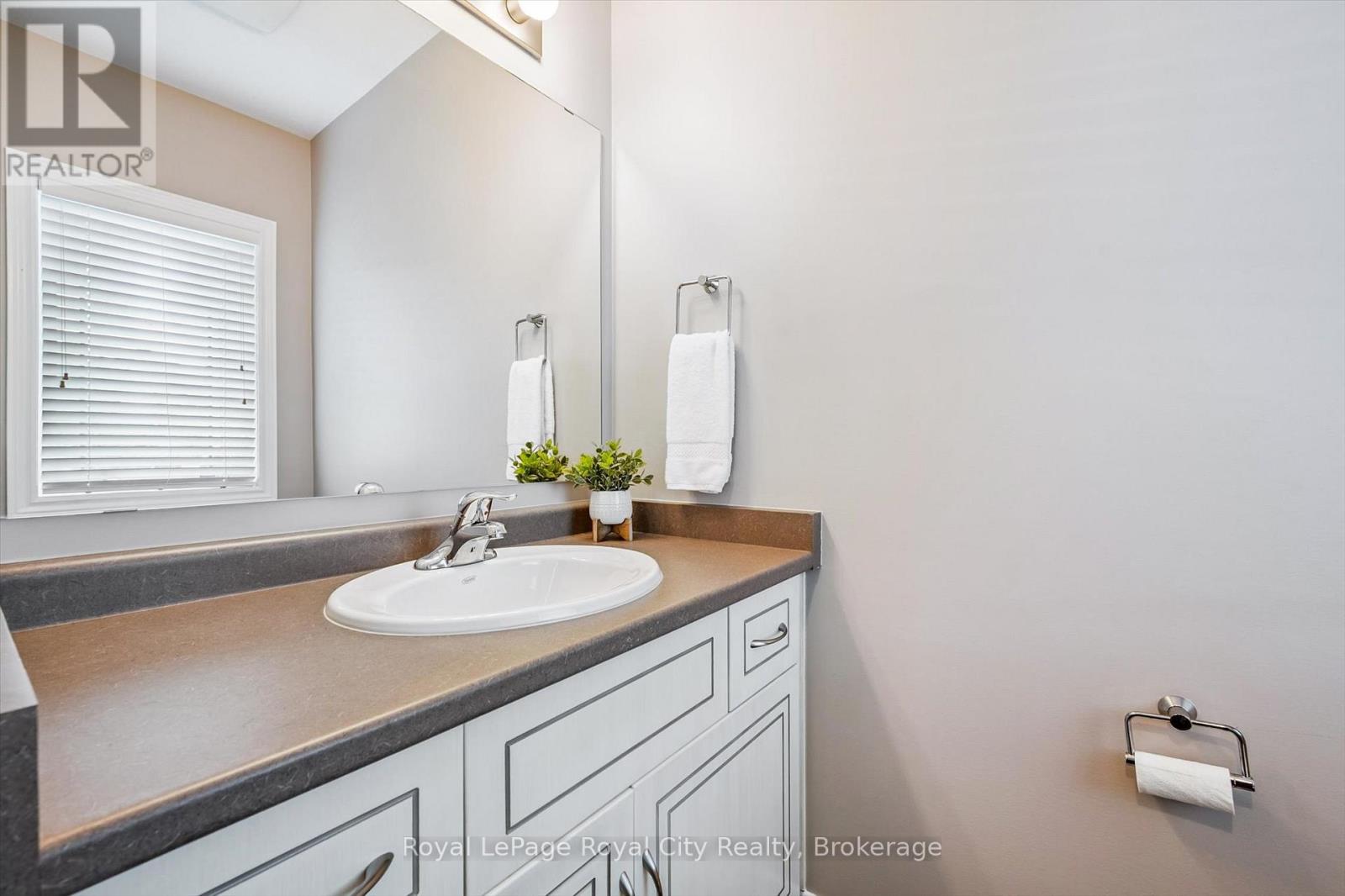 31 Oakes Crescent, Guelph, Ontario  N1E 0J6 - Photo 26 - X12232690