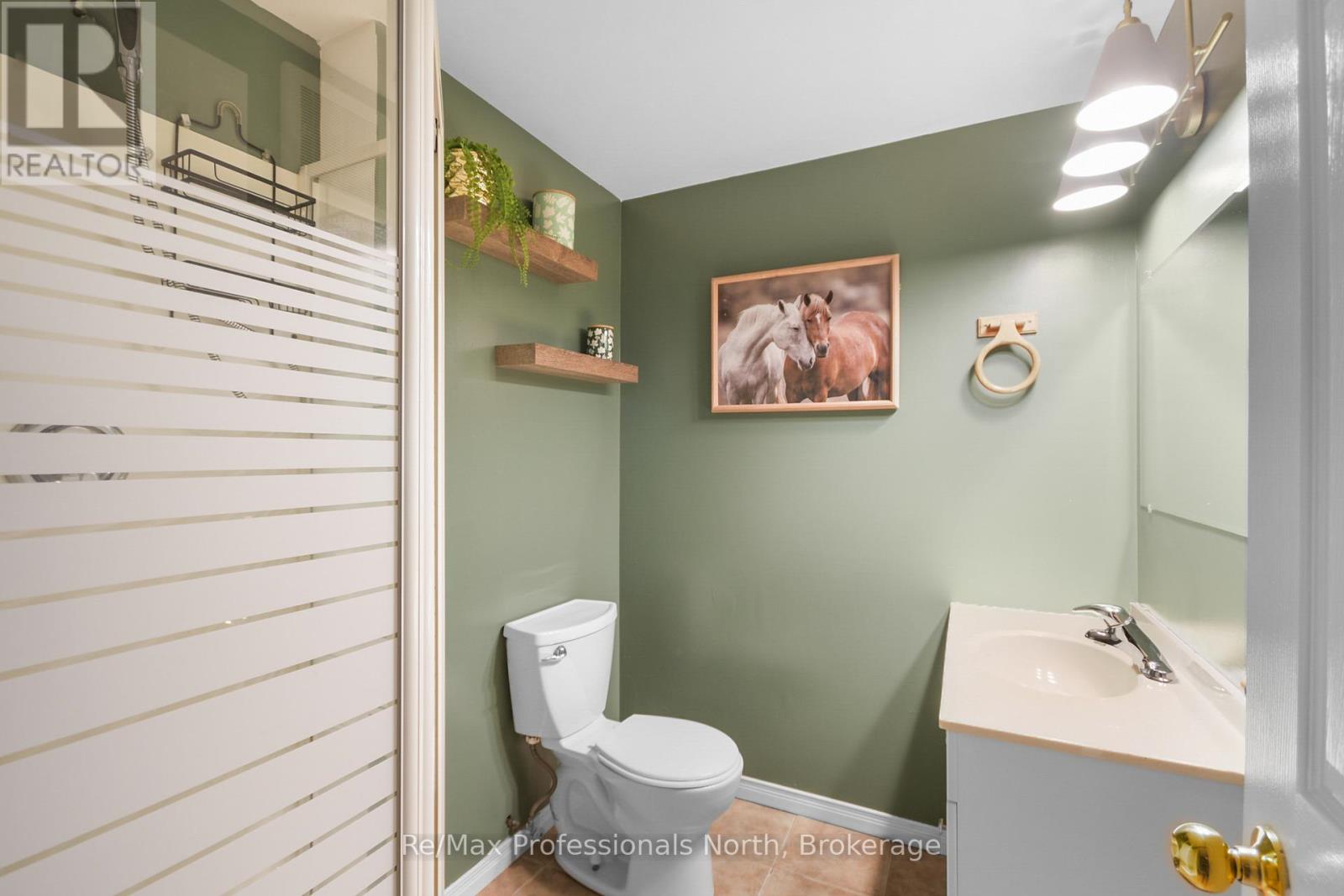 180 Fernwood Drive, Gravenhurst, Ontario  P1P 1P4 - Photo 18 - X12232725