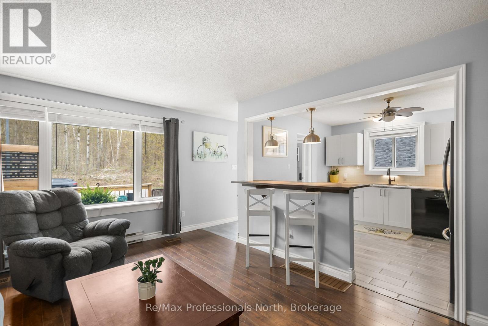 180 Fernwood Drive, Gravenhurst, Ontario  P1P 1P4 - Photo 3 - X12232725