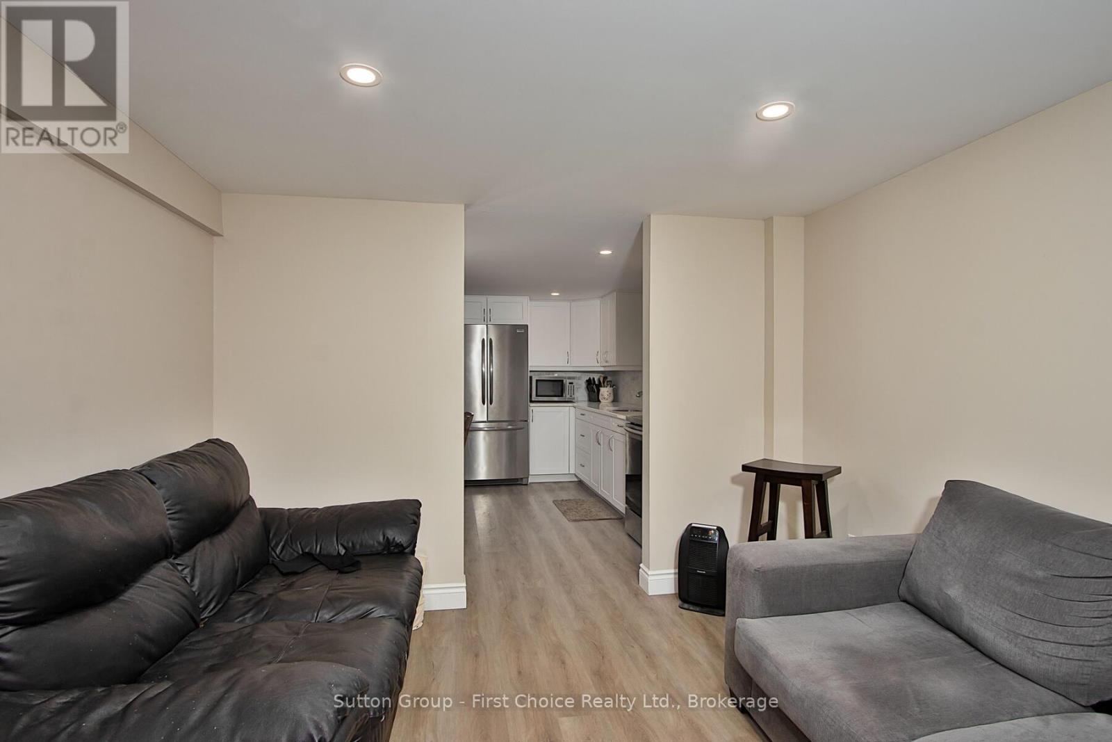 74 Cobourg Street, Stratford, Ontario  N5A 3E6 - Photo 10 - X12232877