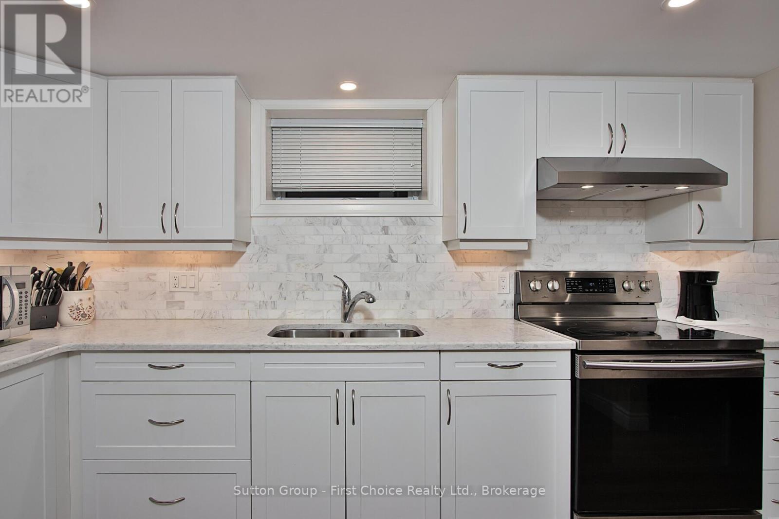 74 Cobourg Street, Stratford, Ontario  N5A 3E6 - Photo 14 - X12232877