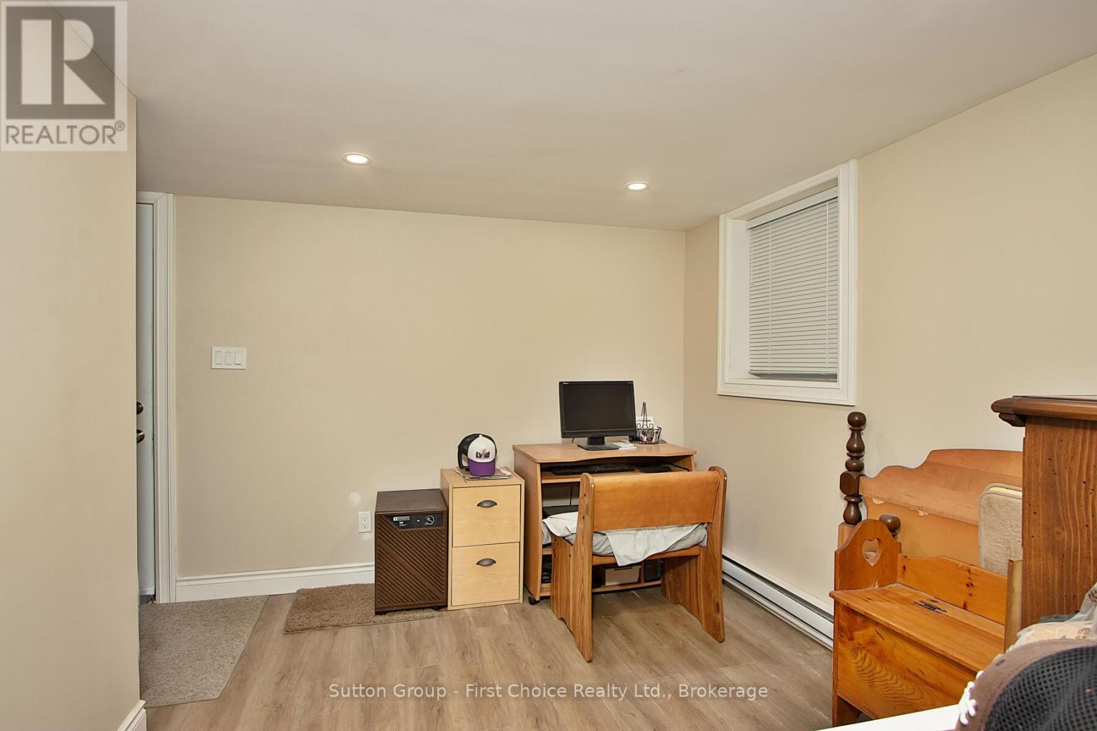 74 Cobourg Street, Stratford, Ontario  N5A 3E6 - Photo 15 - X12232877