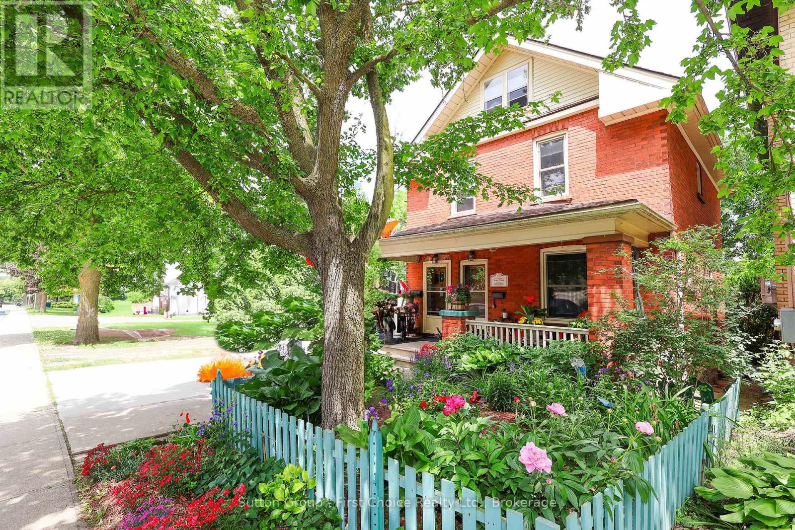 74 Cobourg Street, Stratford, Ontario  N5A 3E6 - Photo 2 - X12232877