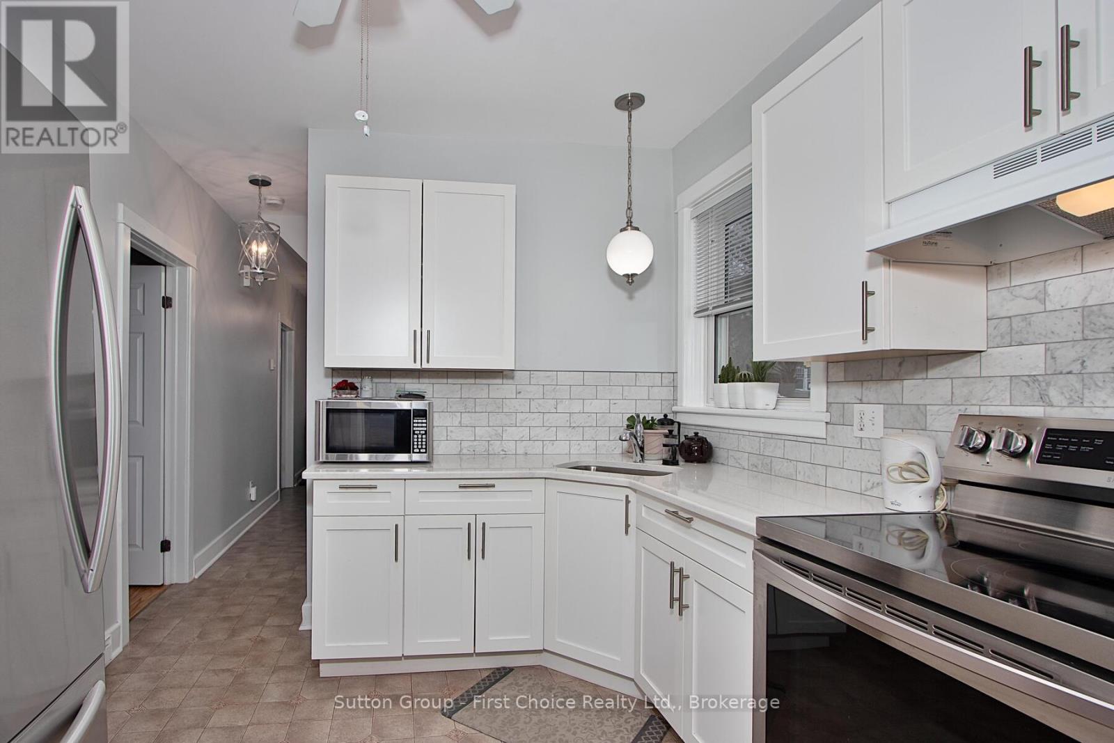 74 Cobourg Street, Stratford, Ontario  N5A 3E6 - Photo 23 - X12232877