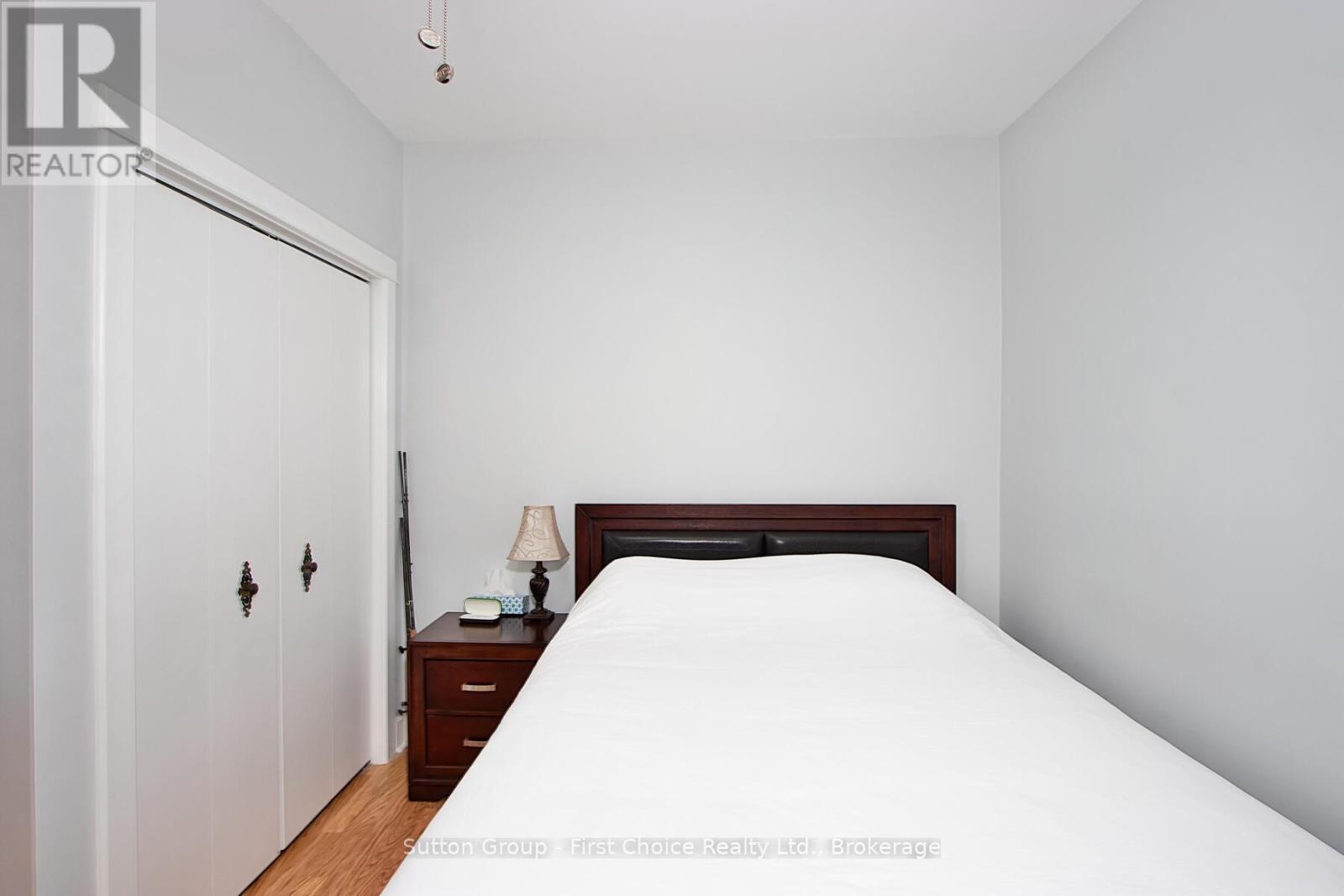 74 Cobourg Street, Stratford, Ontario  N5A 3E6 - Photo 26 - X12232877