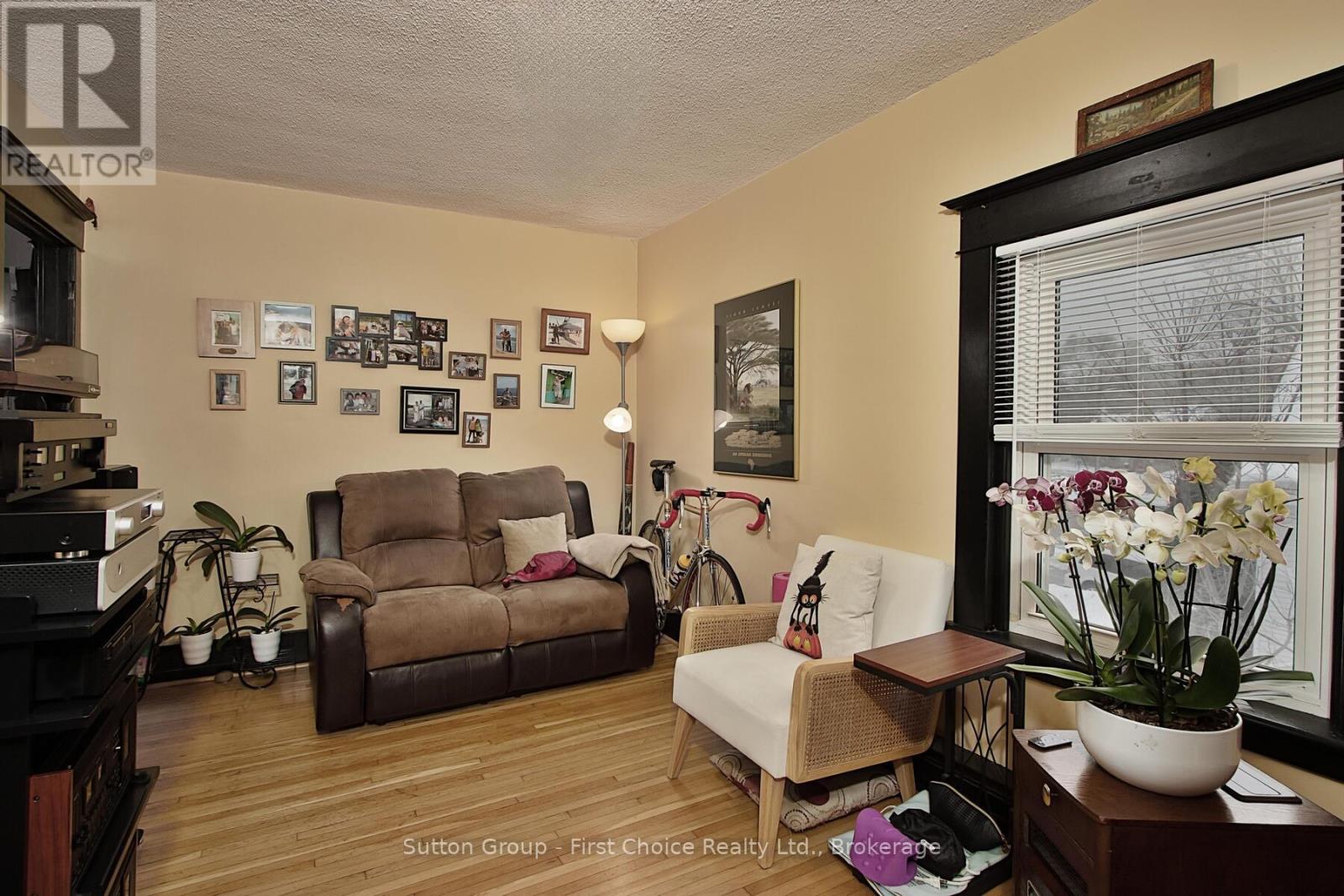 74 Cobourg Street, Stratford, Ontario  N5A 3E6 - Photo 30 - X12232877