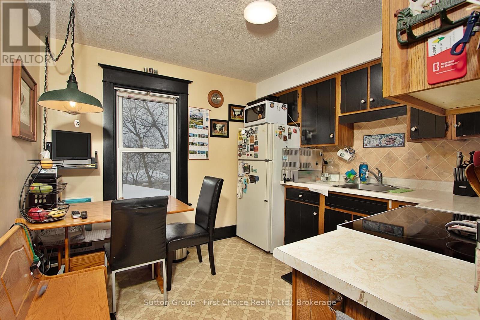 74 Cobourg Street, Stratford, Ontario  N5A 3E6 - Photo 31 - X12232877