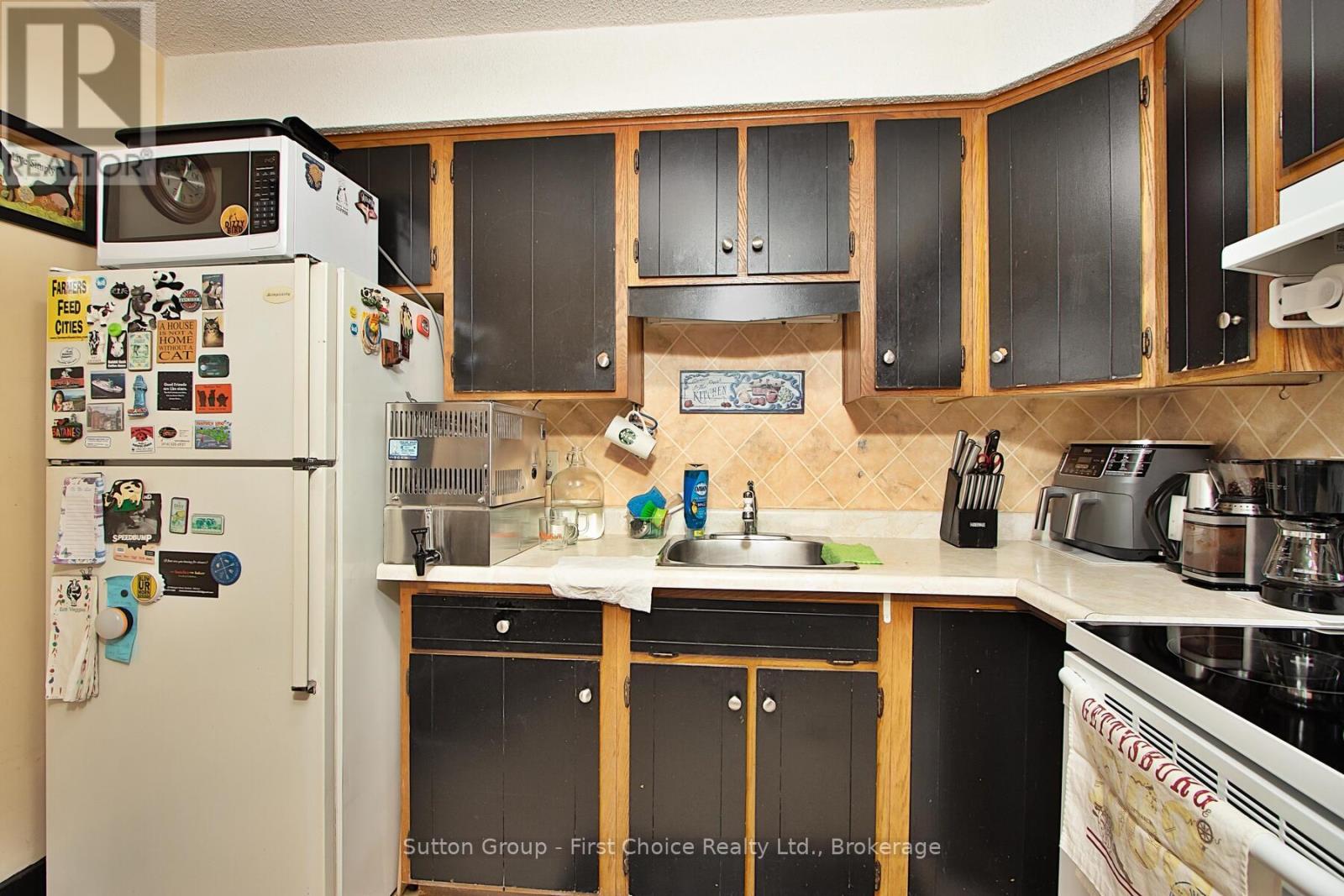 74 Cobourg Street, Stratford, Ontario  N5A 3E6 - Photo 32 - X12232877