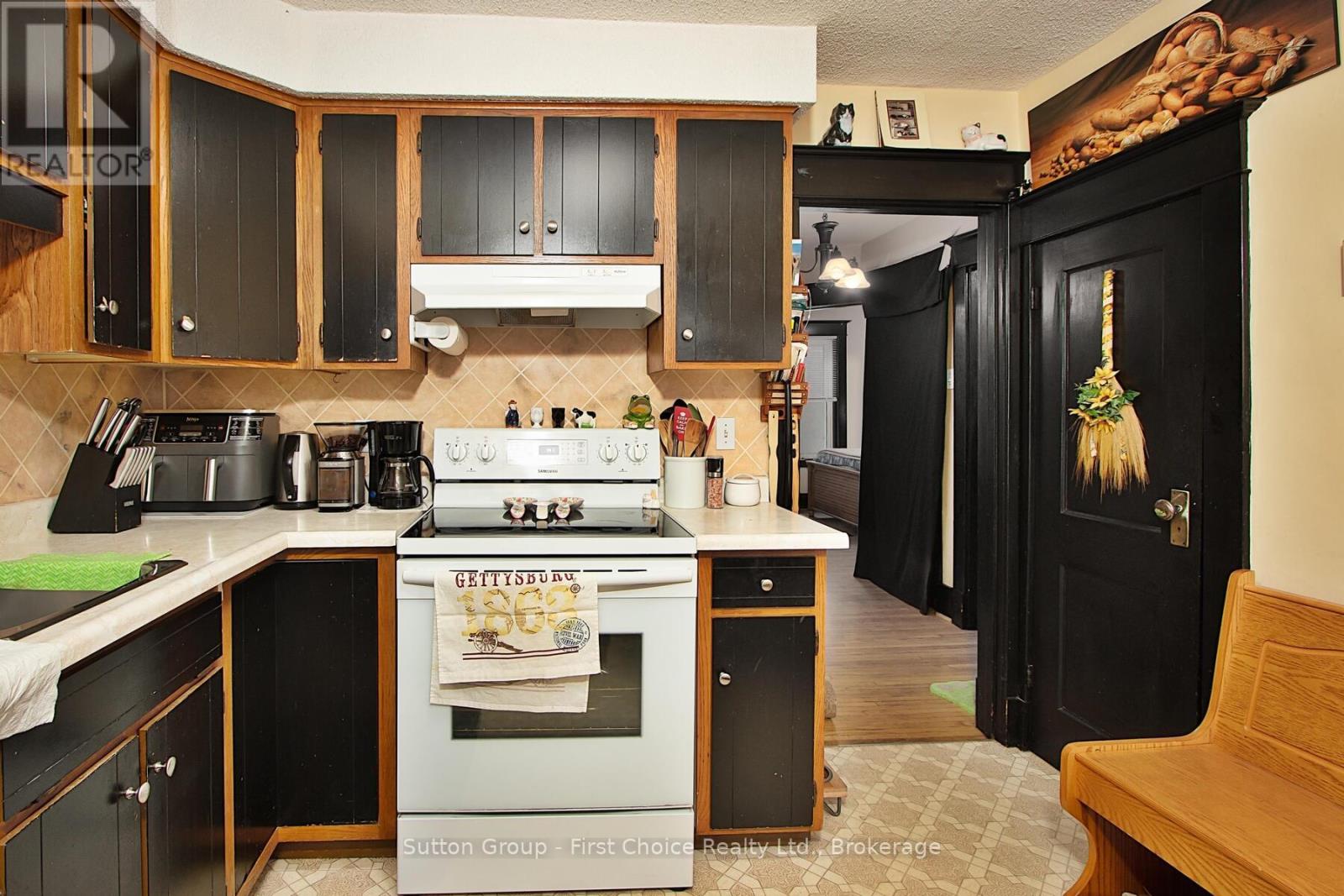 74 Cobourg Street, Stratford, Ontario  N5A 3E6 - Photo 33 - X12232877