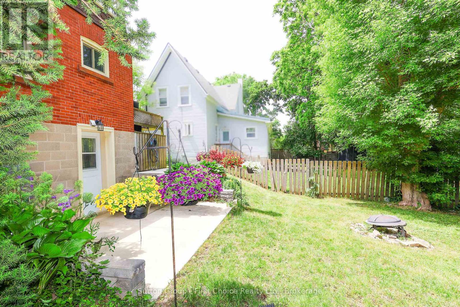 74 Cobourg Street, Stratford, Ontario  N5A 3E6 - Photo 7 - X12232877