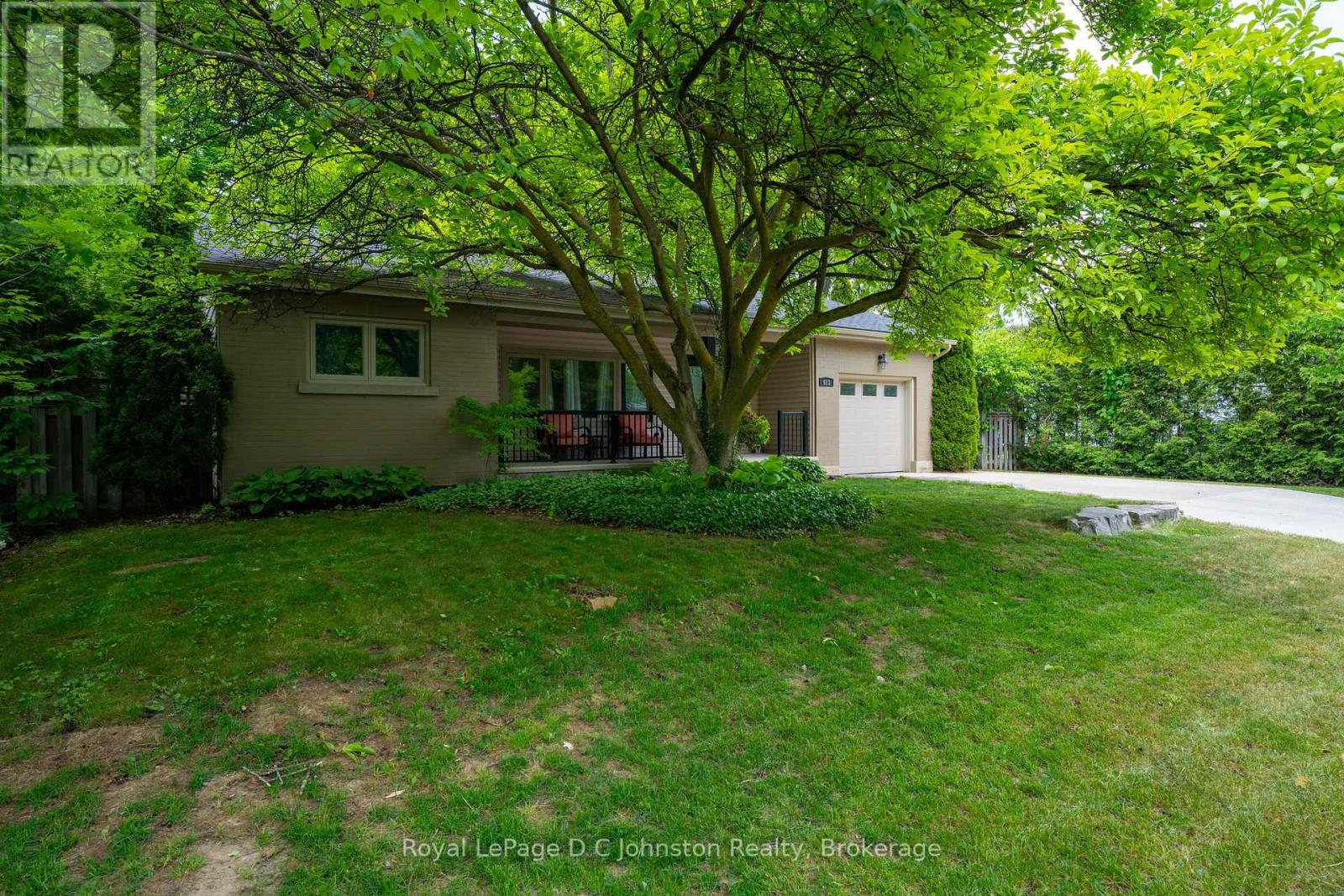 623 Louis Street E, Saugeen Shores, Ontario  N0H 2C4 - Photo 2 - X12232881