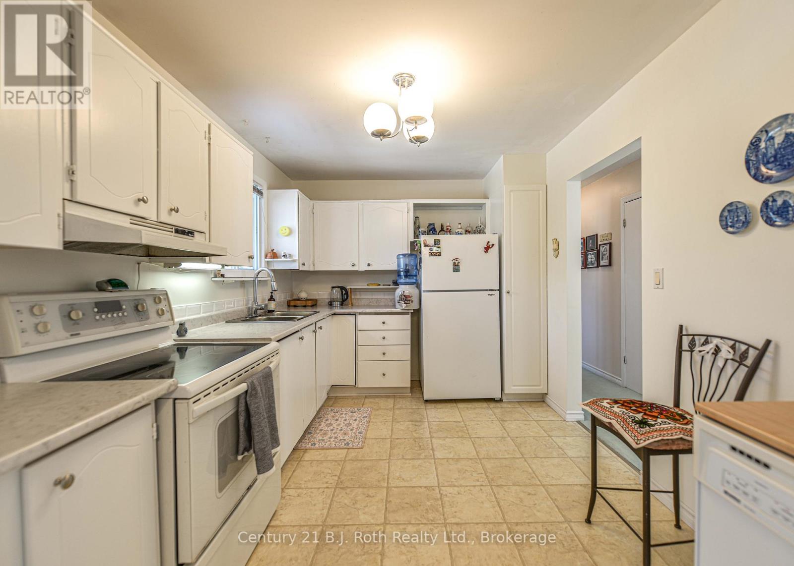 24 Champlain Street, Orillia, Ontario  L3V 2G7 - Photo 14 - S12233089