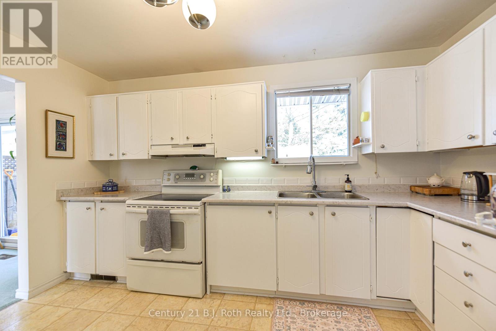 24 Champlain Street, Orillia, Ontario  L3V 2G7 - Photo 15 - S12233089