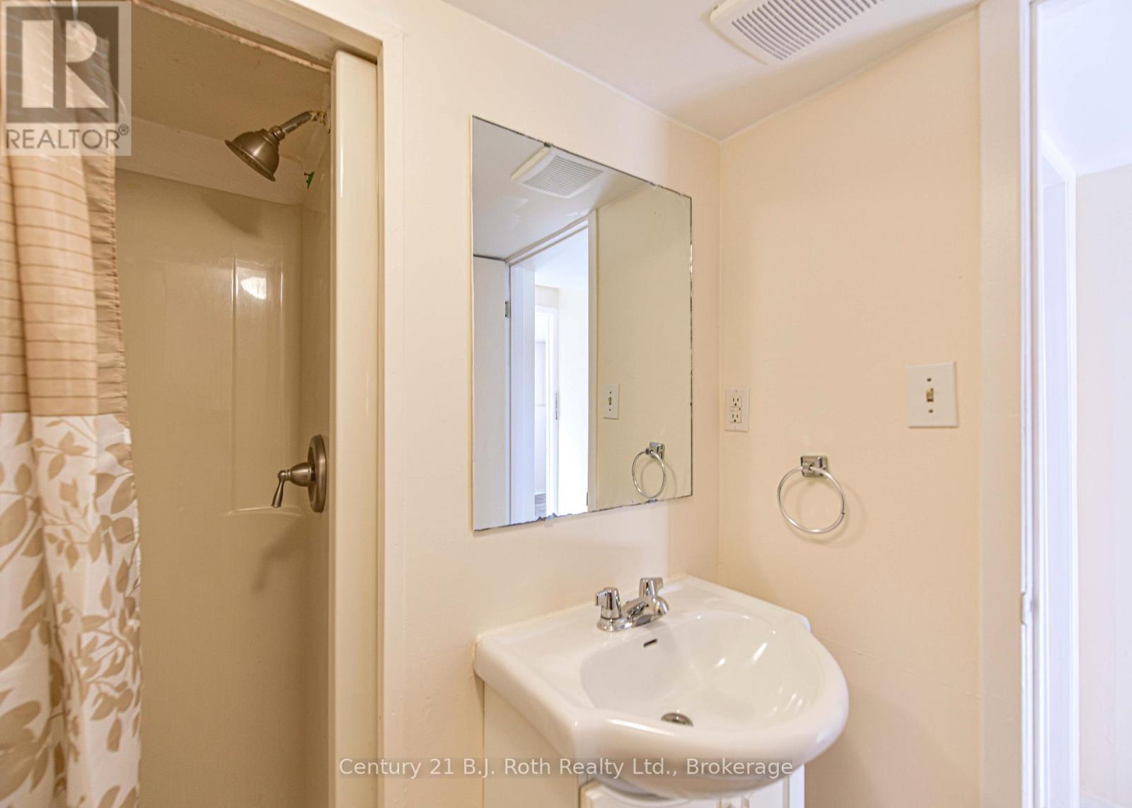 24 Champlain Street, Orillia, Ontario  L3V 2G7 - Photo 30 - S12233089