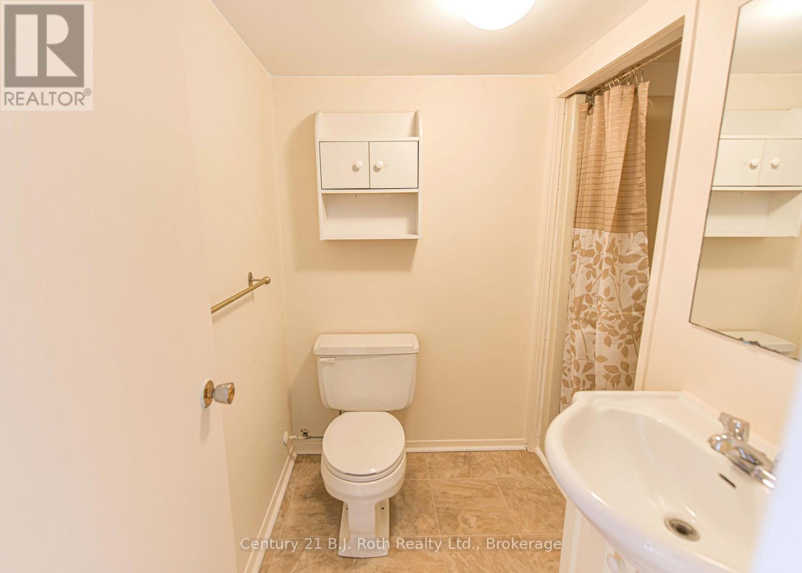 24 Champlain Street, Orillia, Ontario  L3V 2G7 - Photo 32 - S12233089