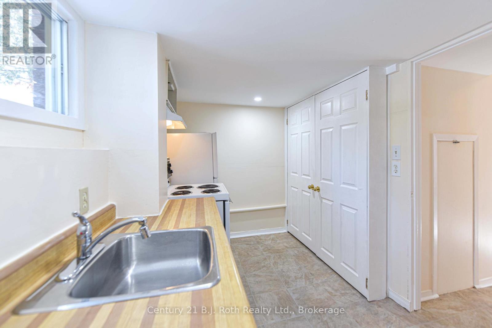 24 Champlain Street, Orillia, Ontario  L3V 2G7 - Photo 34 - S12233089