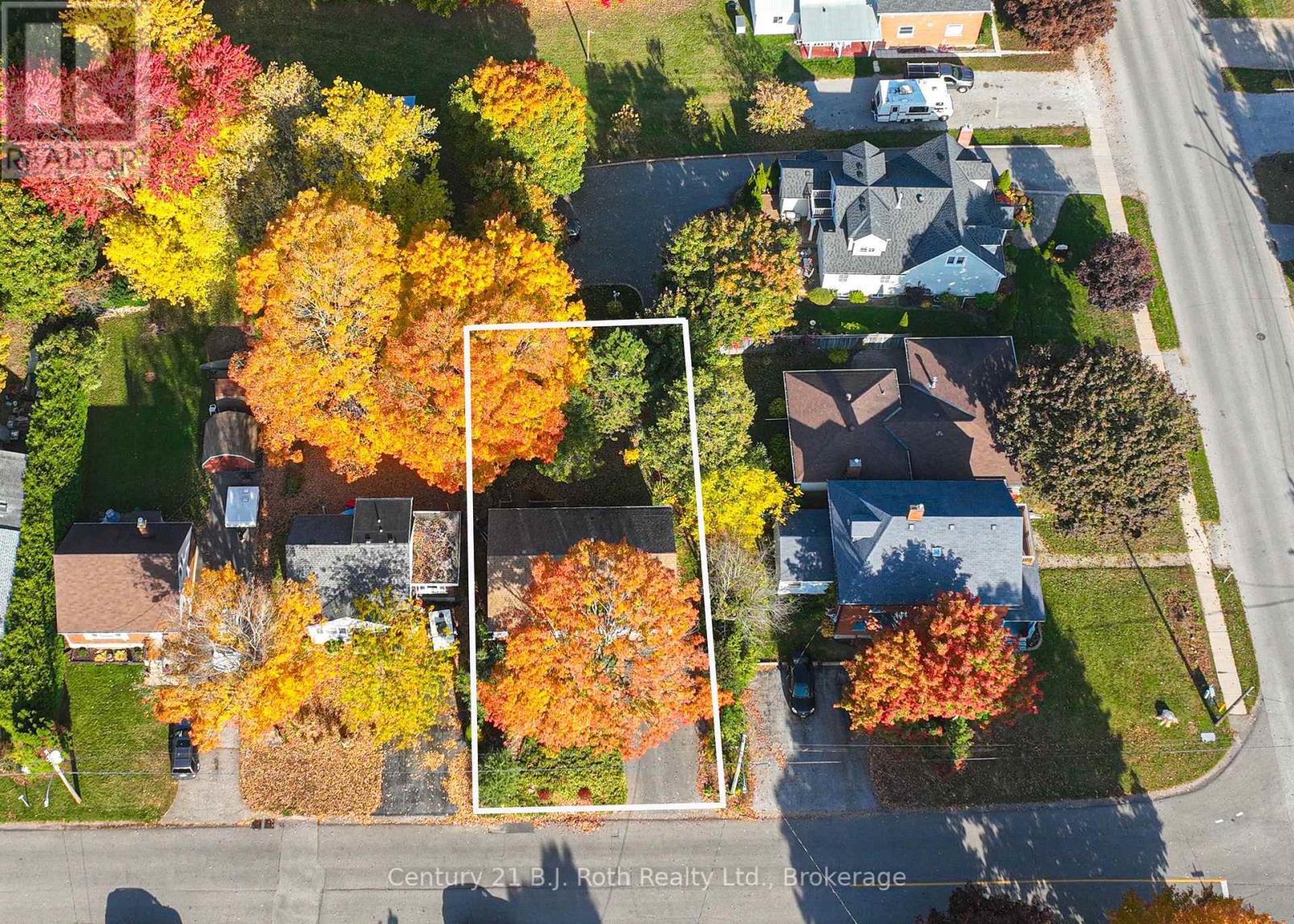 24 Champlain Street, Orillia, Ontario  L3V 2G7 - Photo 44 - S12233089