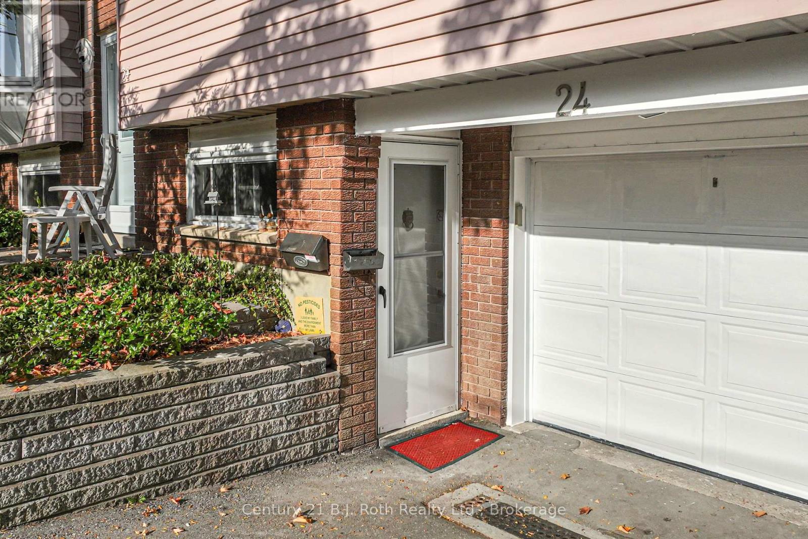 24 Champlain Street, Orillia, Ontario  L3V 2G7 - Photo 5 - S12233089