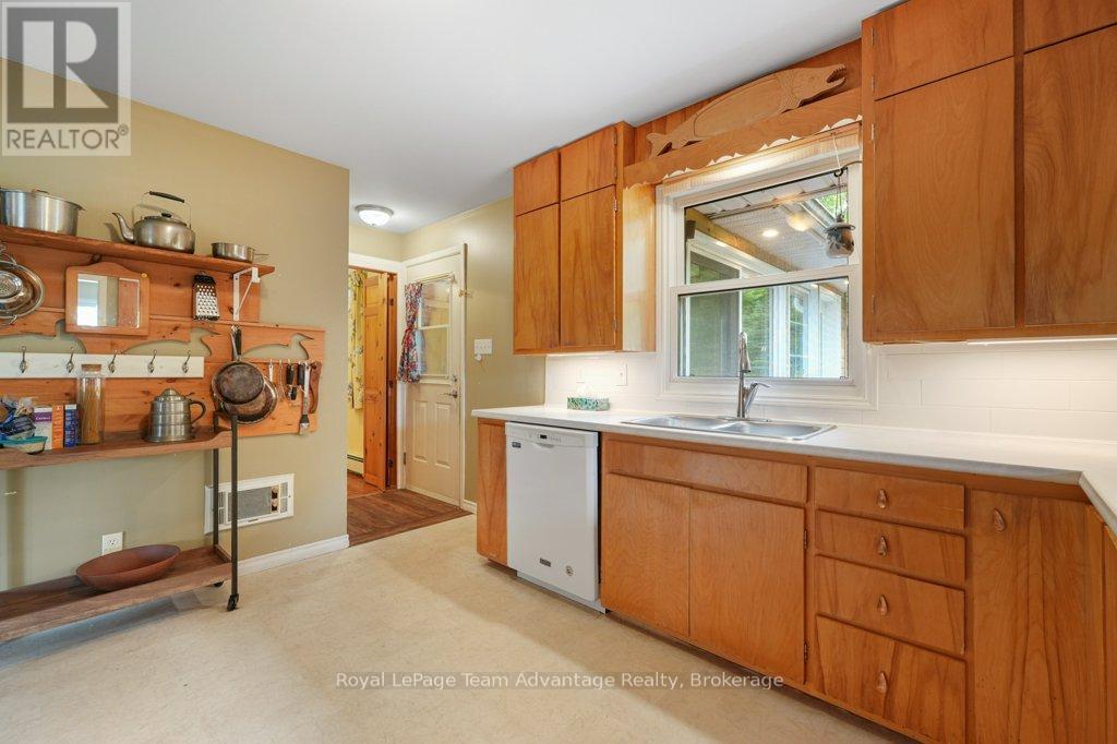 1 Victoria Avenue, Parry Sound, Ontario  P2A 2B9 - Photo 10 - X12233147
