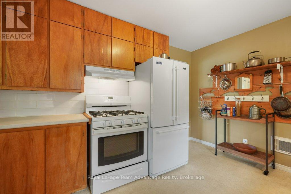 1 Victoria Avenue, Parry Sound, Ontario  P2A 2B9 - Photo 11 - X12233147