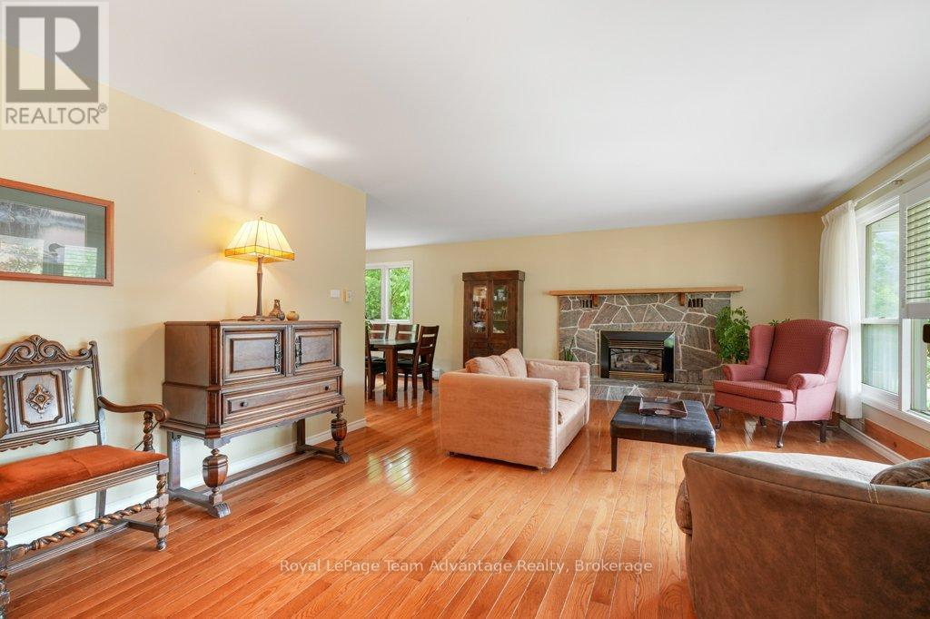1 Victoria Avenue, Parry Sound, Ontario  P2A 2B9 - Photo 14 - X12233147