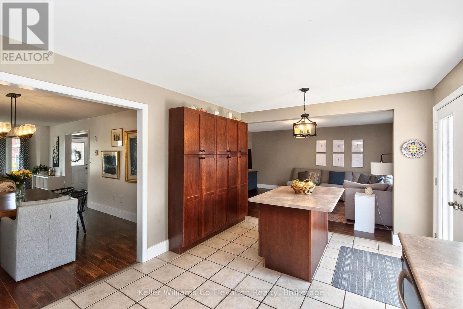 29 Rogers Road, Penetanguishene, Ontario  L9M 0A3 - Photo 6 - S12233569