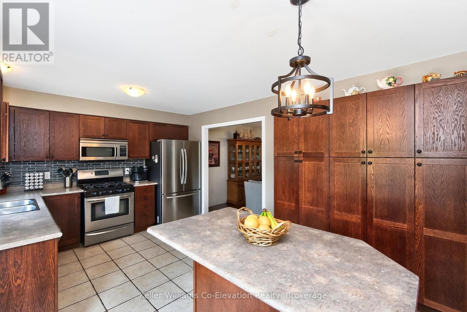29 Rogers Road, Penetanguishene, Ontario  L9M 0A3 - Photo 7 - S12233569
