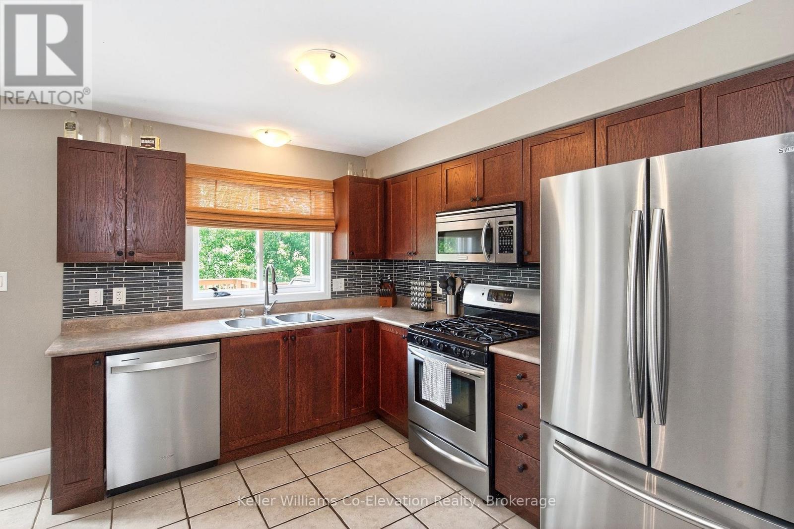 29 Rogers Road, Penetanguishene, Ontario  L9M 0A3 - Photo 8 - S12233569