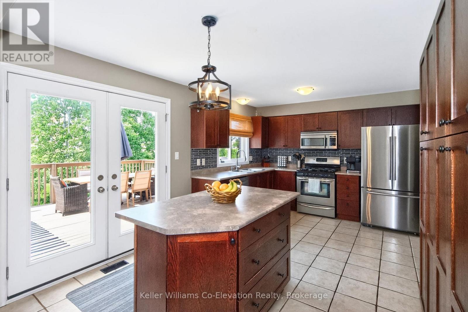 29 Rogers Road, Penetanguishene, Ontario  L9M 0A3 - Photo 9 - S12233569