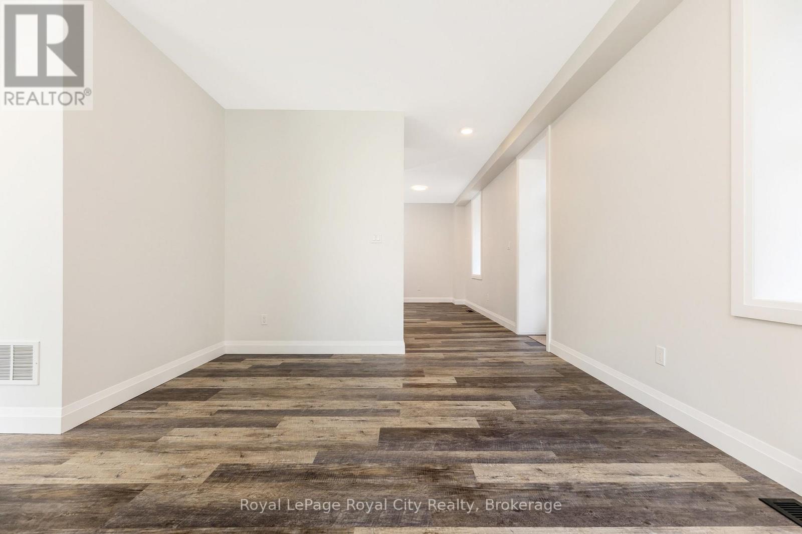 33 Islington Avenue, Guelph, Ontario  N1E 1B2 - Photo 10 - X12233615
