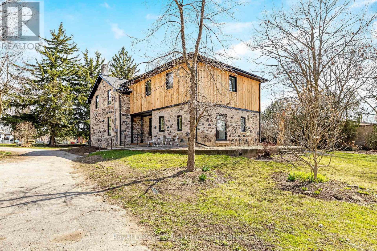33 Islington Avenue, Guelph, Ontario  N1E 1B2 - Photo 3 - X12233615