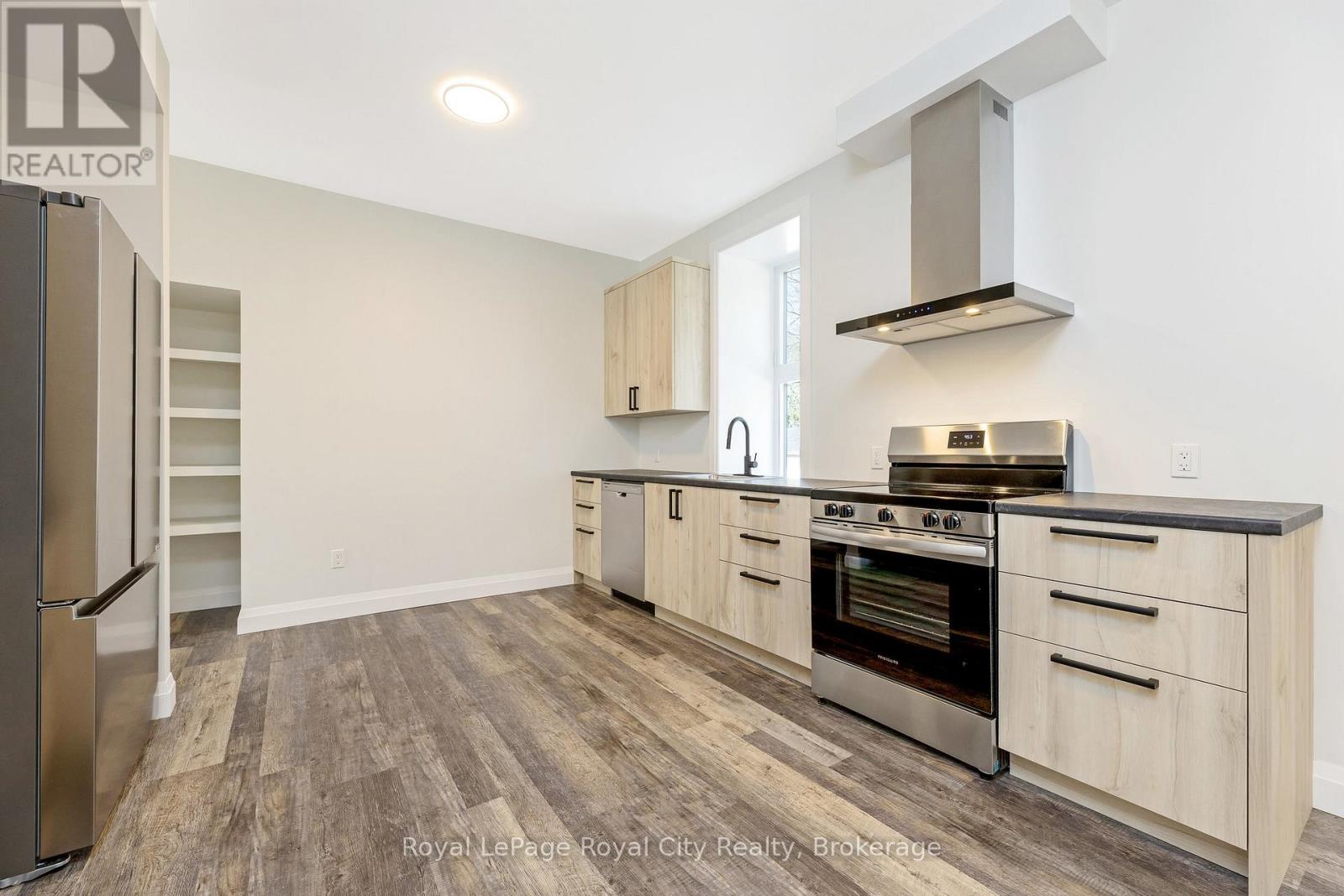33 Islington Avenue, Guelph, Ontario  N1E 1B2 - Photo 6 - X12233615