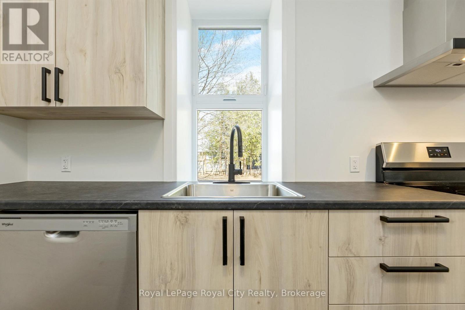 33 Islington Avenue, Guelph, Ontario  N1E 1B2 - Photo 7 - X12233615