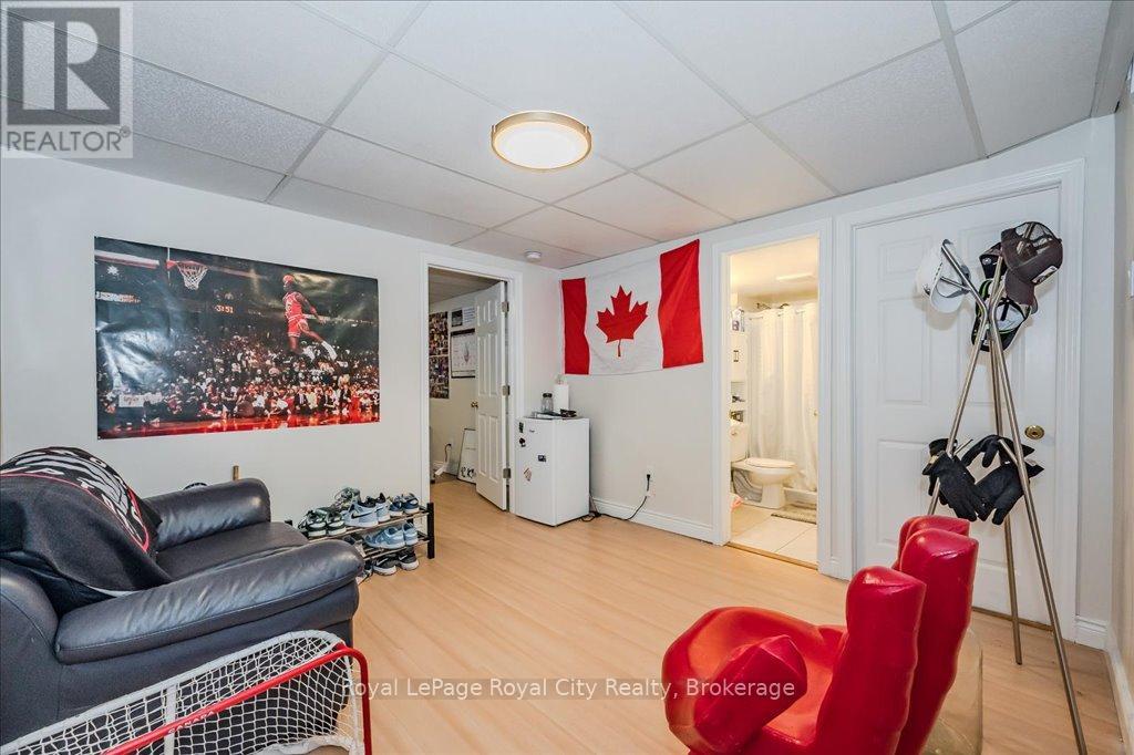 145 Kortright Road W, Guelph, Ontario  N1G 3N9 - Photo 24 - X12233791