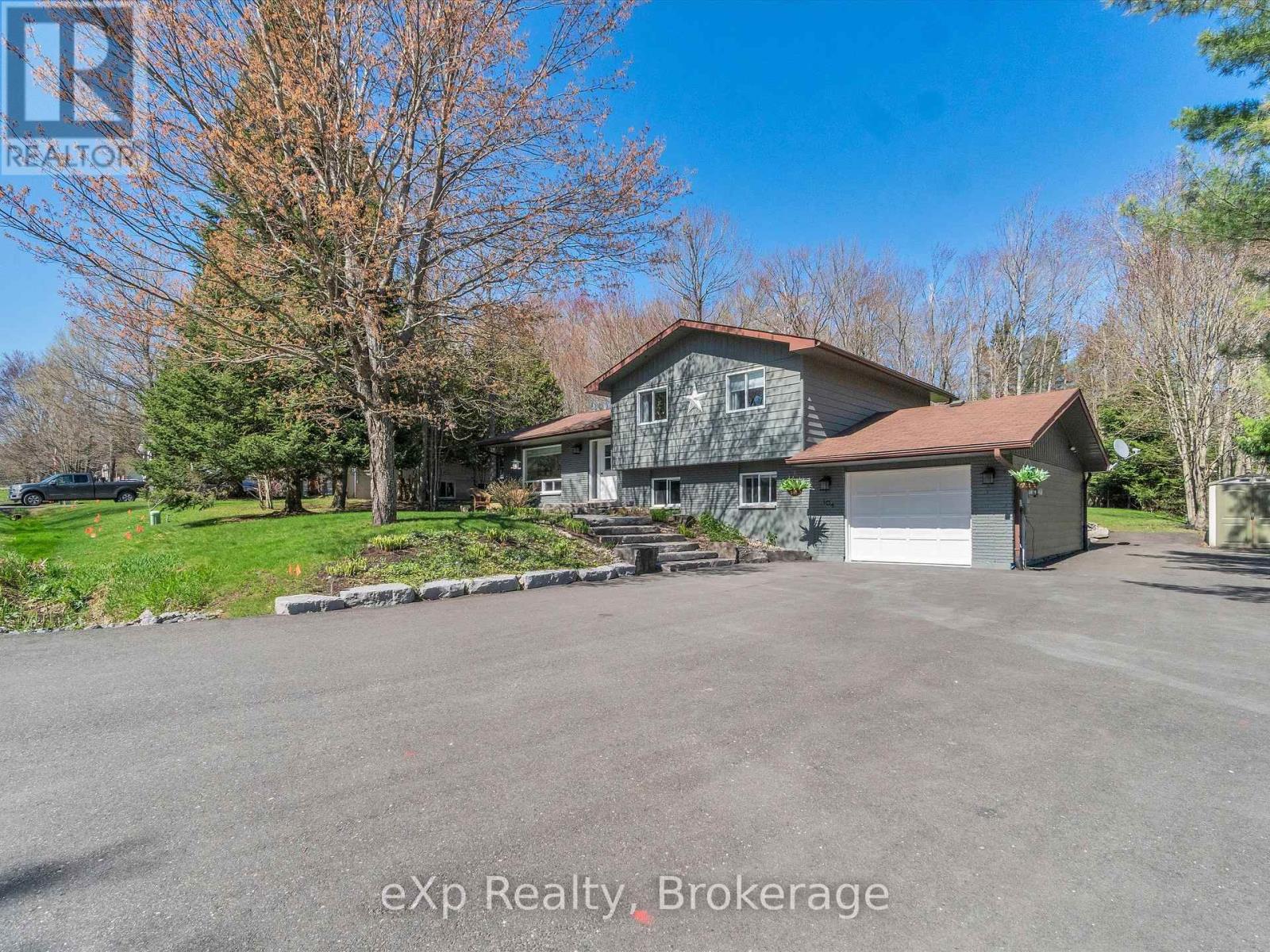 104 MEADOW HEIGHTS DRIVE, Bracebridge, Ontario