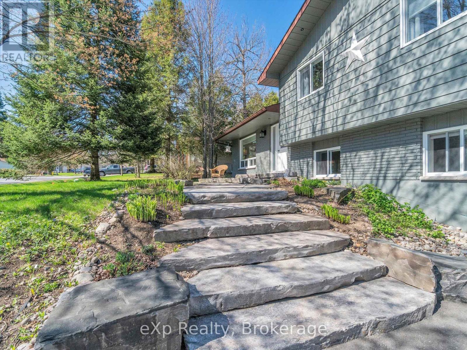 104 Meadow Heights Drive, Bracebridge, Ontario  P1L 1A4 - Photo 2 - X12233983