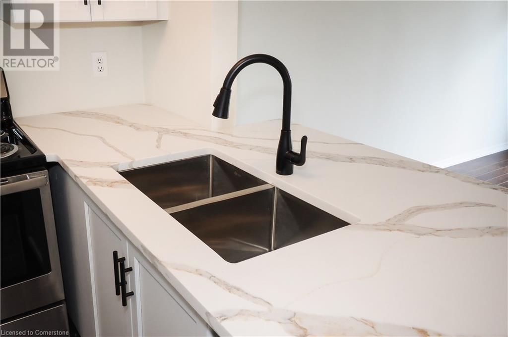 502 Mayflower Street, Waterloo, Ontario  N2K 3Y7 - Photo 7 - 40743166