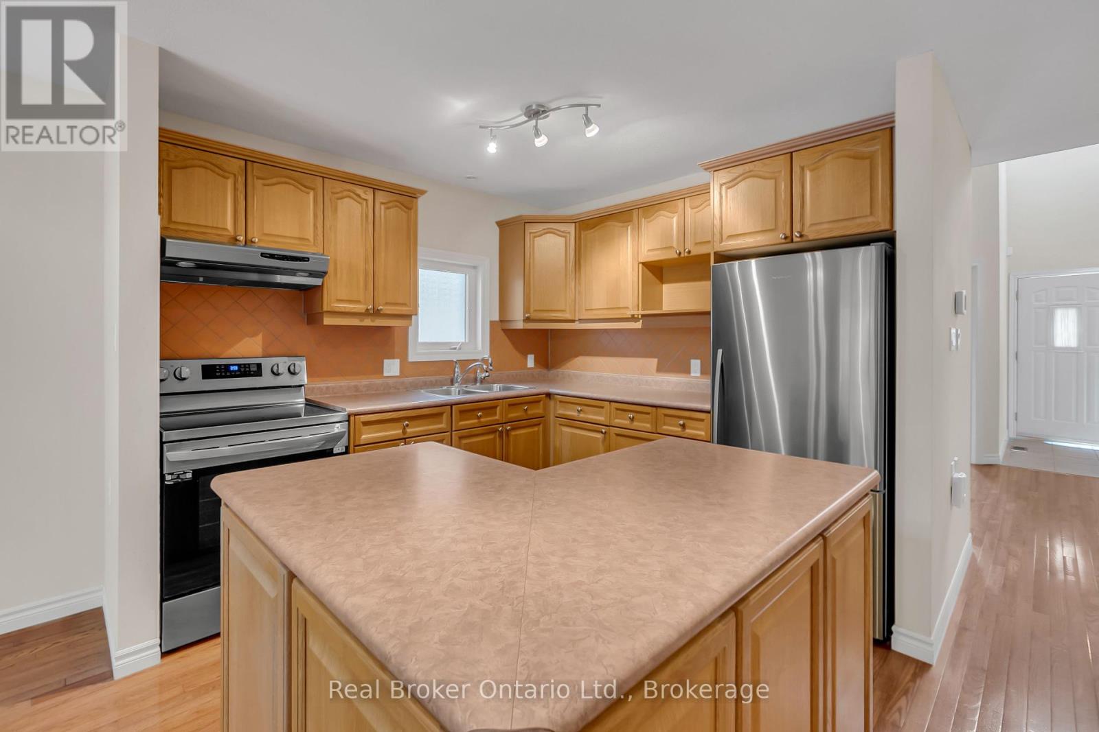002f - 350 Doon Valley Drive, Kitchener, Ontario  N2P 2M9 - Photo 11 - X12234217