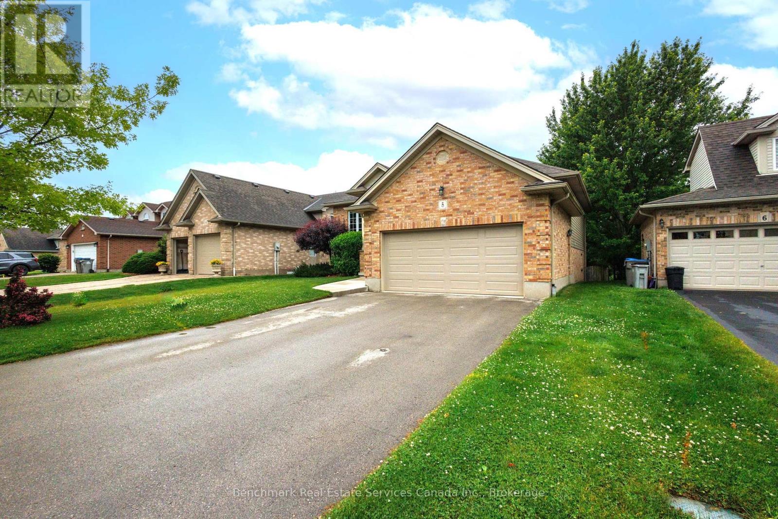 5 Oakwood Court, St. Marys, Ontario  N4X 1B2 - Photo 2 - X12234612