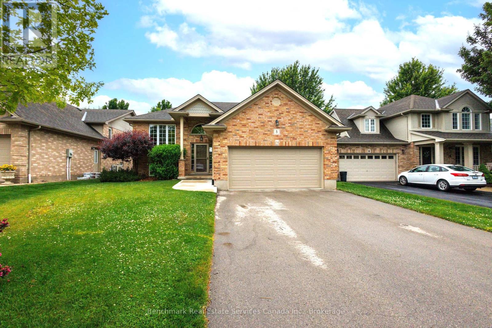 5 Oakwood Court, St. Marys, Ontario  N4X 1B2 - Photo 3 - X12234612