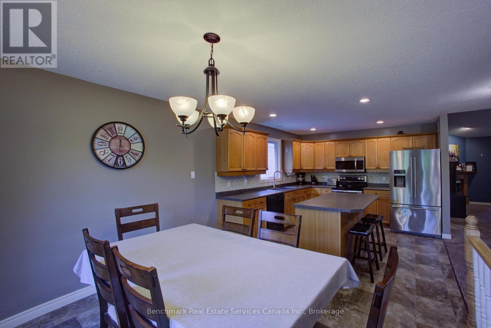 5 Oakwood Court, St. Marys, Ontario  N4X 1B2 - Photo 8 - X12234612