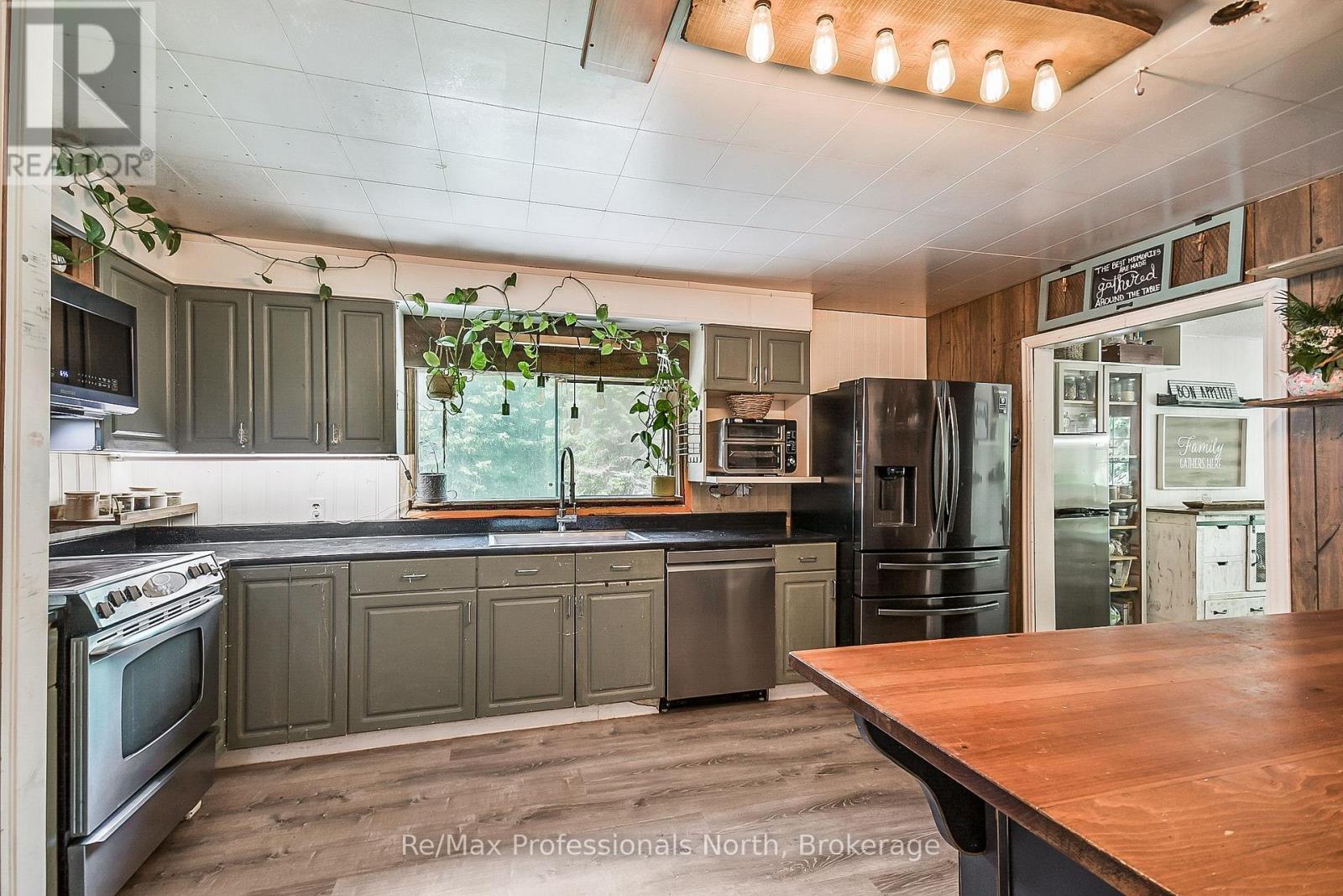 1014 Manitoba Street, Bracebridge, Ontario  P1L 0K8 - Photo 3 - X12234647