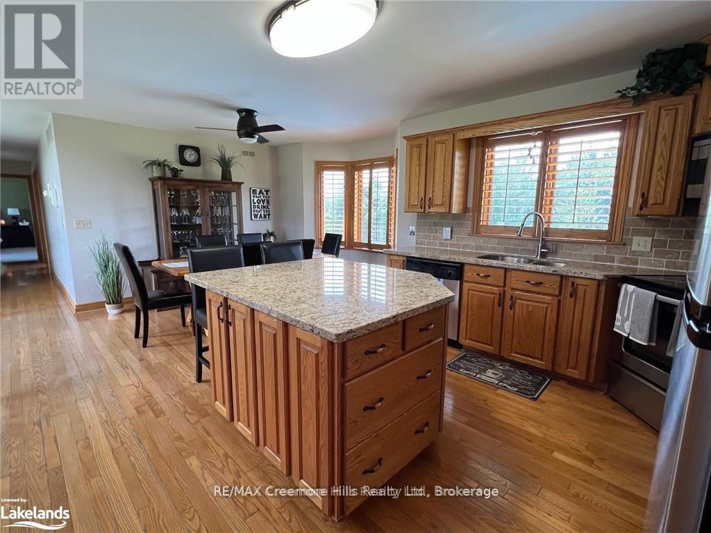 2332 Centre Line Road, Clearview, Ontario  L0M 1G0 - Photo 15 - S12234806