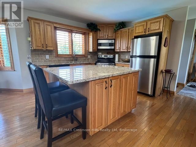 2332 Centre Line Road, Clearview, Ontario  L0M 1G0 - Photo 18 - S12234806
