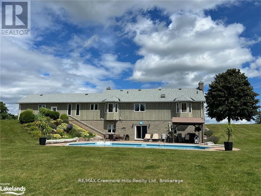 2332 Centre Line Road, Clearview, Ontario  L0M 1G0 - Photo 2 - S12234806
